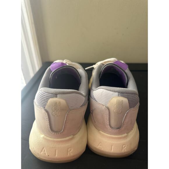 Jordan Air 200E sneakers in a Summit White and Coconut Milk colorway 6Y - Picture 5 of 6